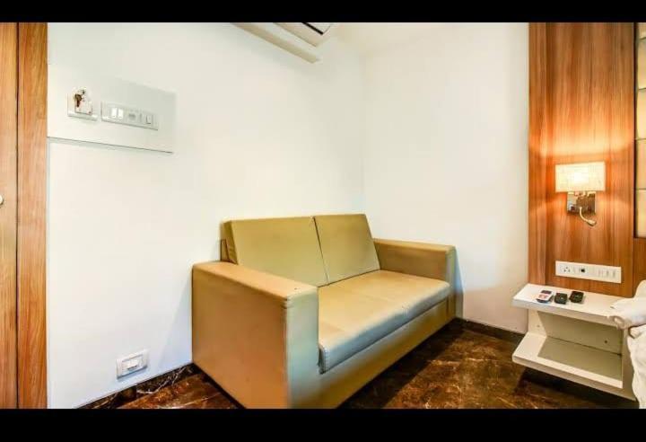 Gasthof Hotel Royal Oak Navi Mumbai-Stz 1002 *